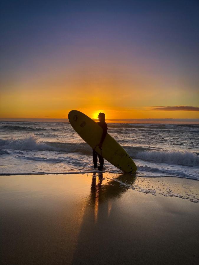 Wellenkind Surfschool Hostel Ла Паред Екстериор снимка